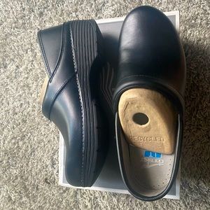 Black leather Dansko UK size 40 (US 9.5 -10) Clog
